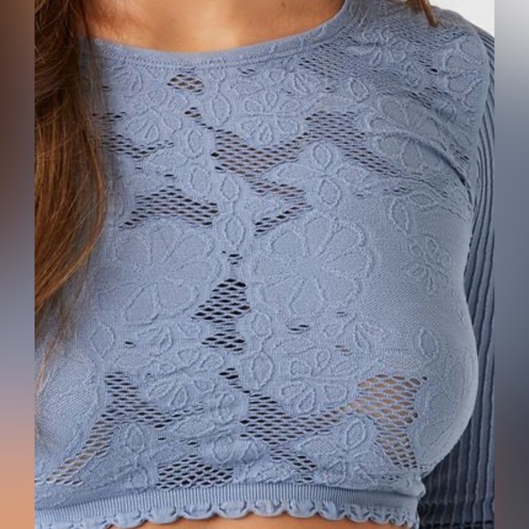 ❤️ $10 Flash Sale Forever 21 Seamless Floral Crochet Crop Top - Picture 5 of 13